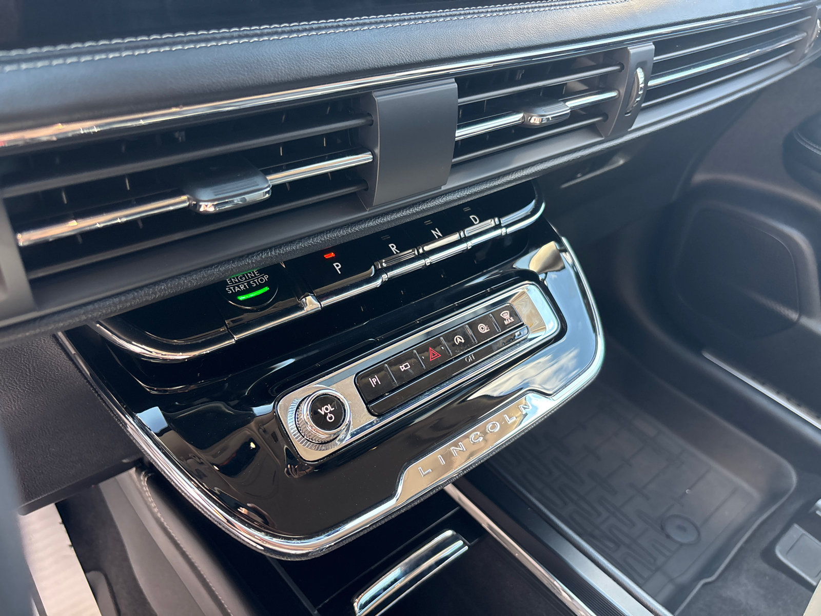 Certified 2024 Lincoln Corsair AWD image 22