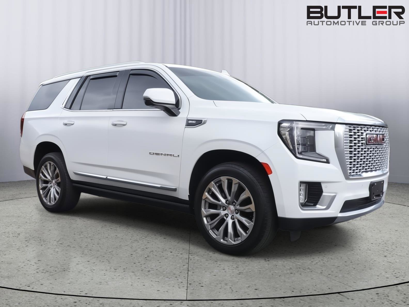Used 2021 GMC Yukon Denali w/ Denali Premium Package image 3