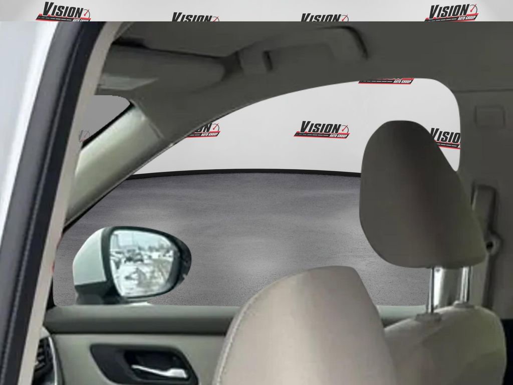 Used 2024 Nissan Rogue SV image 10