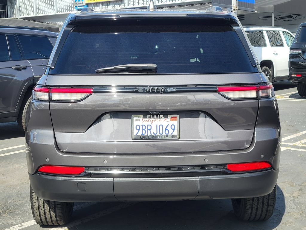 Used 2022 Jeep Grand Cherokee Altitude RWD image 28