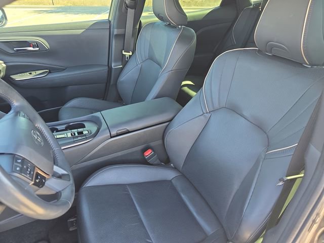 Used 2023 Toyota Crown Limited image 14