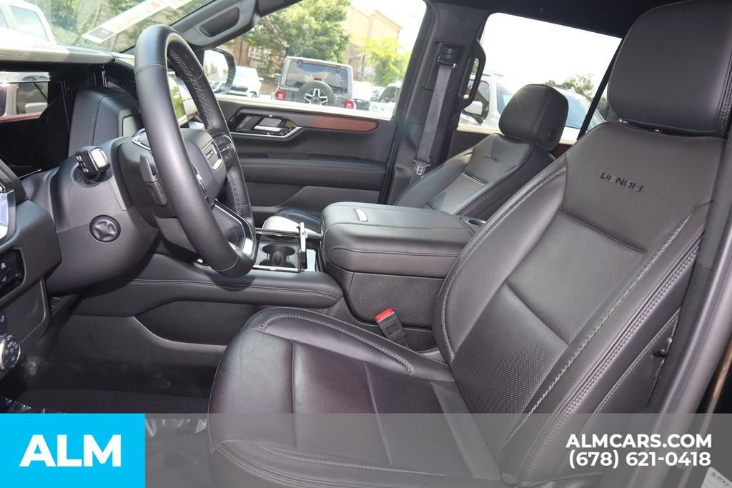 Used 2025 GMC Yukon Denali RWD image 10