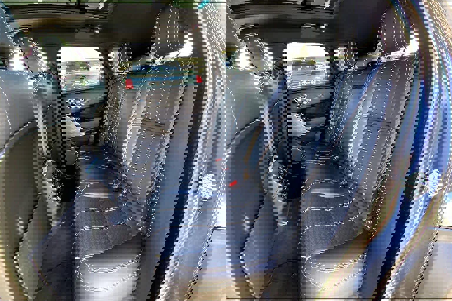 Used 2020 Land Rover Range Rover Velar R-Dynamic HSE image 18