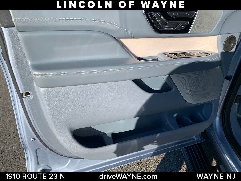 Used 2020 Lincoln Navigator Black Label w/ Cargo Convenience Package image 12