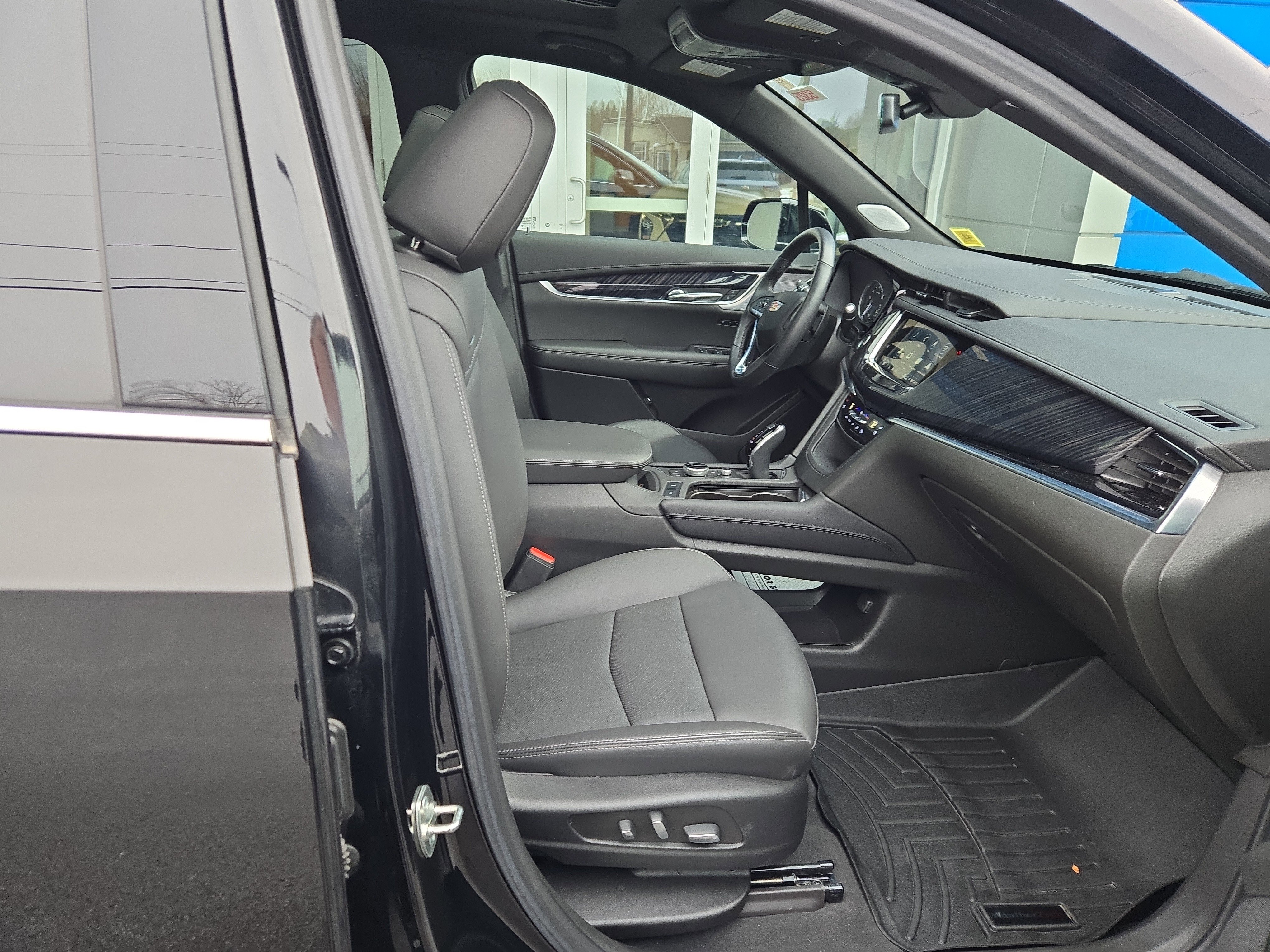 Certified 2024 Cadillac XT6 Premium Luxury image 18