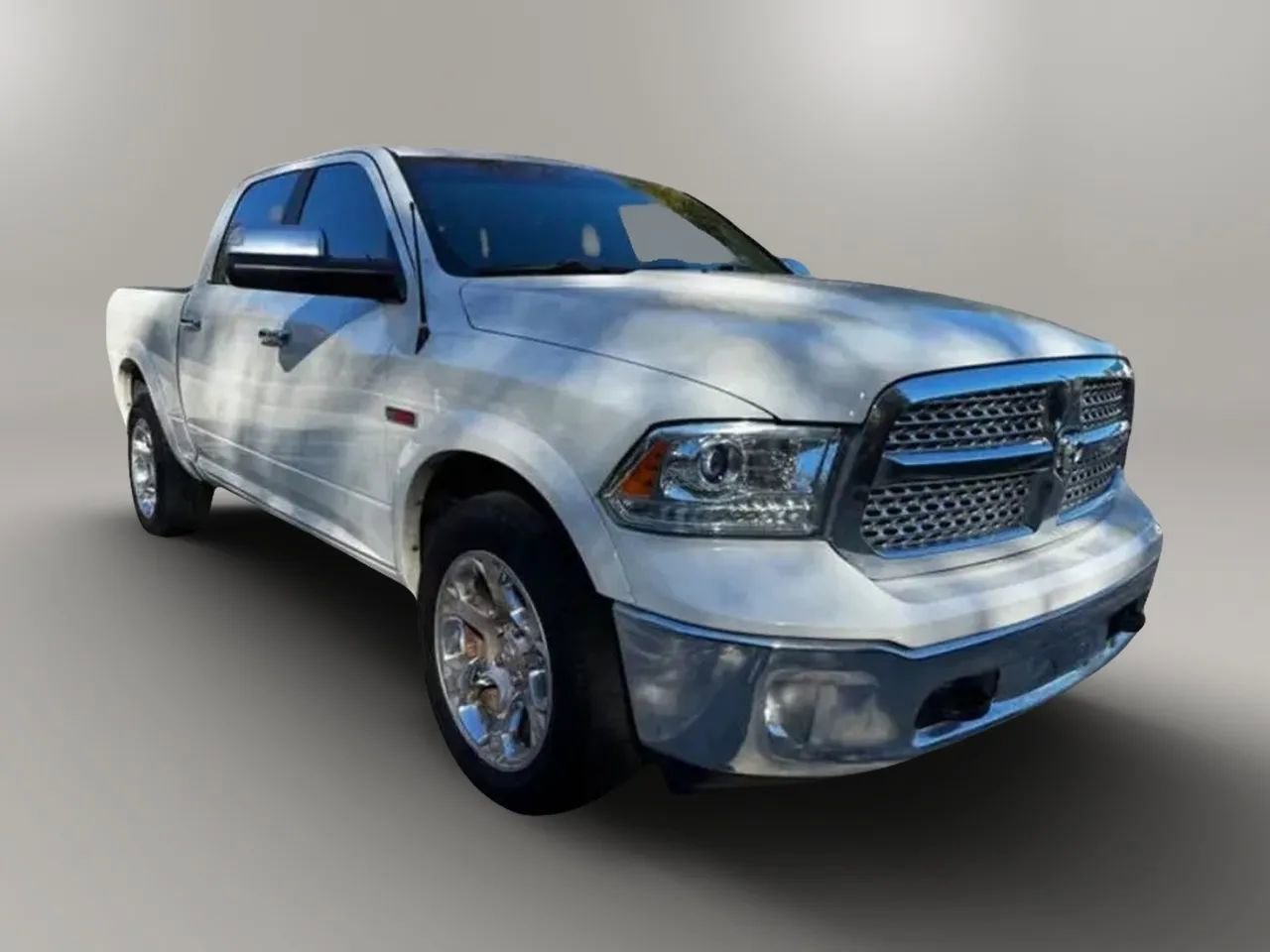 Used 2018 RAM 1500 Laramie AWD/4WD image 4