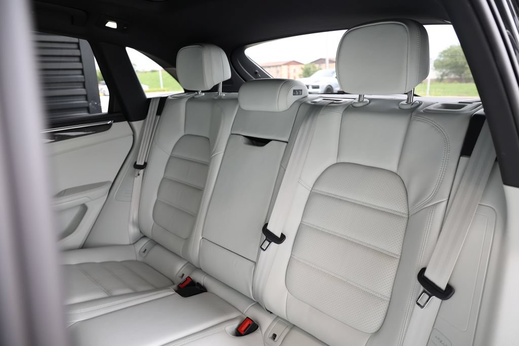 Certified 2025 Porsche Macan GTS AWD/4WD image 48