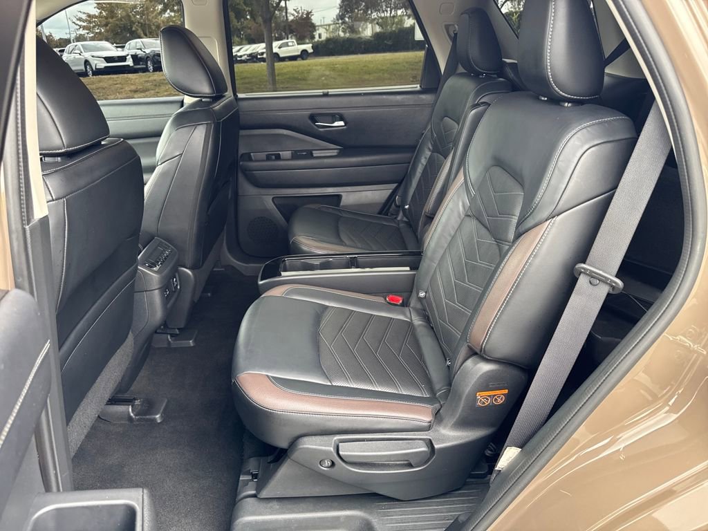 Used 2023 Nissan Pathfinder Platinum image 28