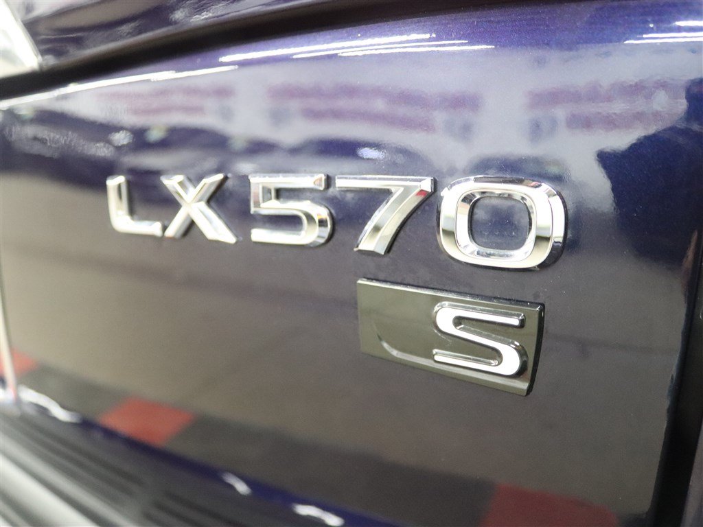 Used 2019 Lexus LX 570 4WD w/ Luxury Package image 12