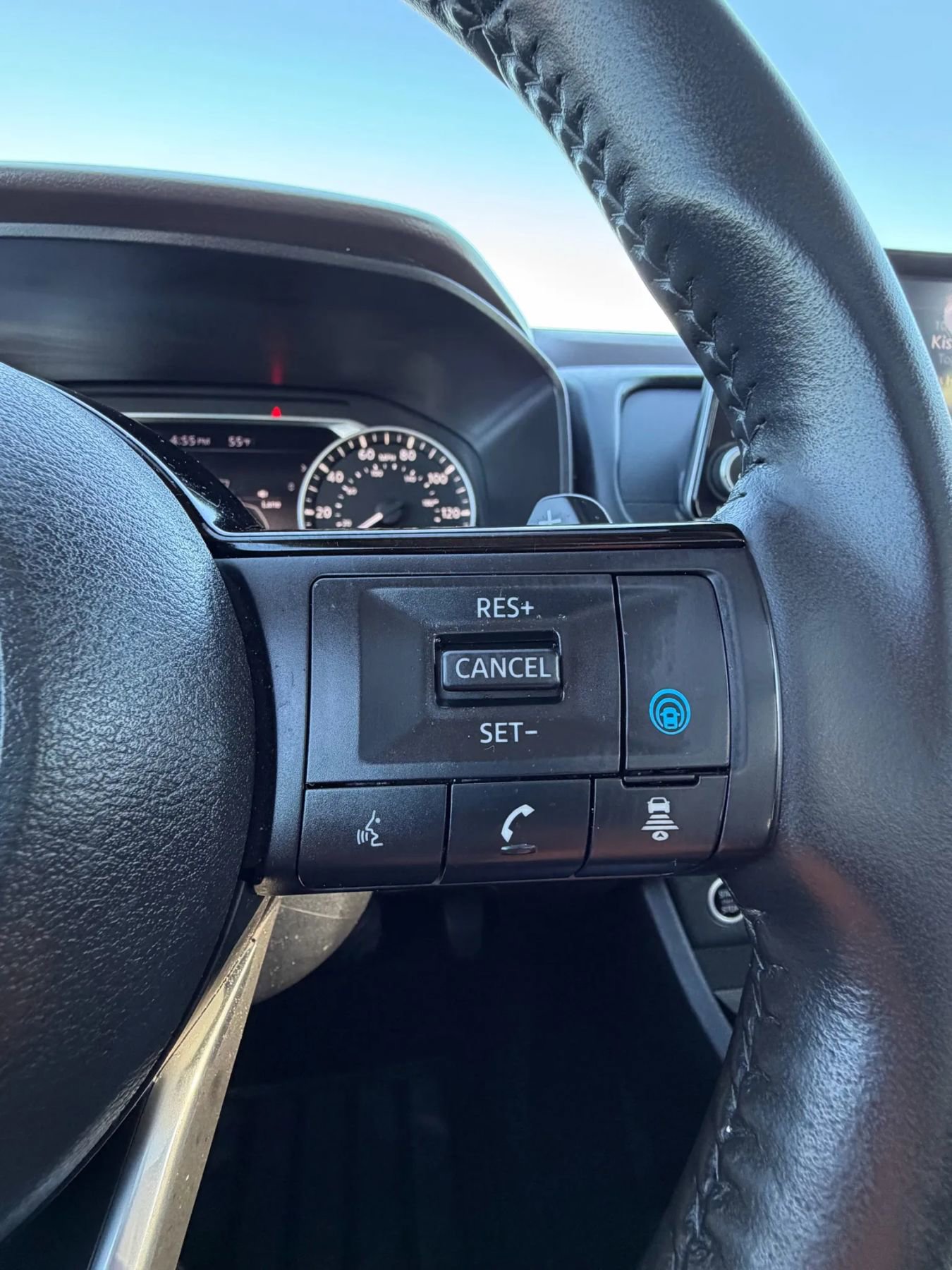 Used 2023 Nissan Rogue SV w/ SV Premium B Package image 13