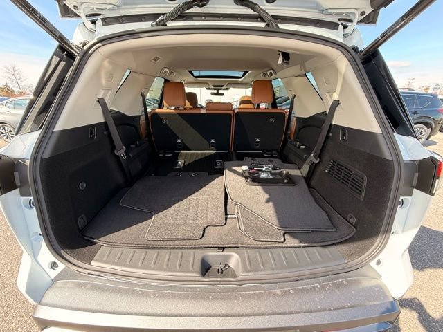 New 2026 Nissan Pathfinder Platinum w/ Cargo Package image 18