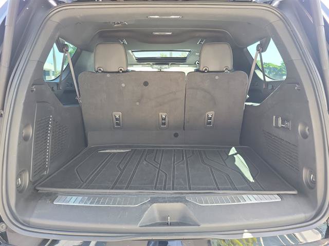 Used 2022 Chevrolet Suburban RST w/ Luxury Package RWD image 6