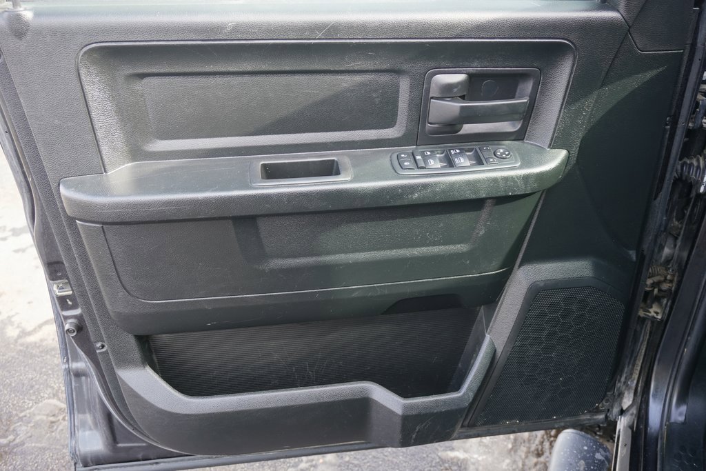 Used 2018 RAM 1500 Express w/ Black Ram 1500 Express Group image 9