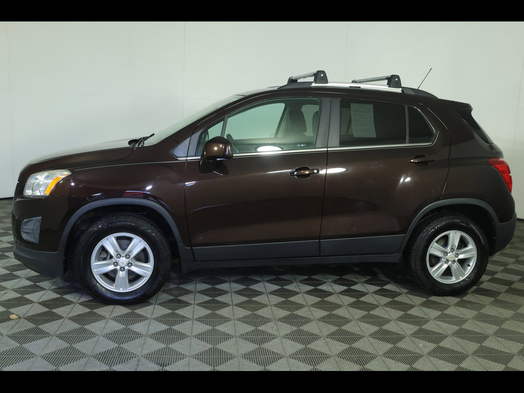 Used 2016 Chevrolet Trax LT w/ LT Sun and Sound Package AWD/4WD image 15