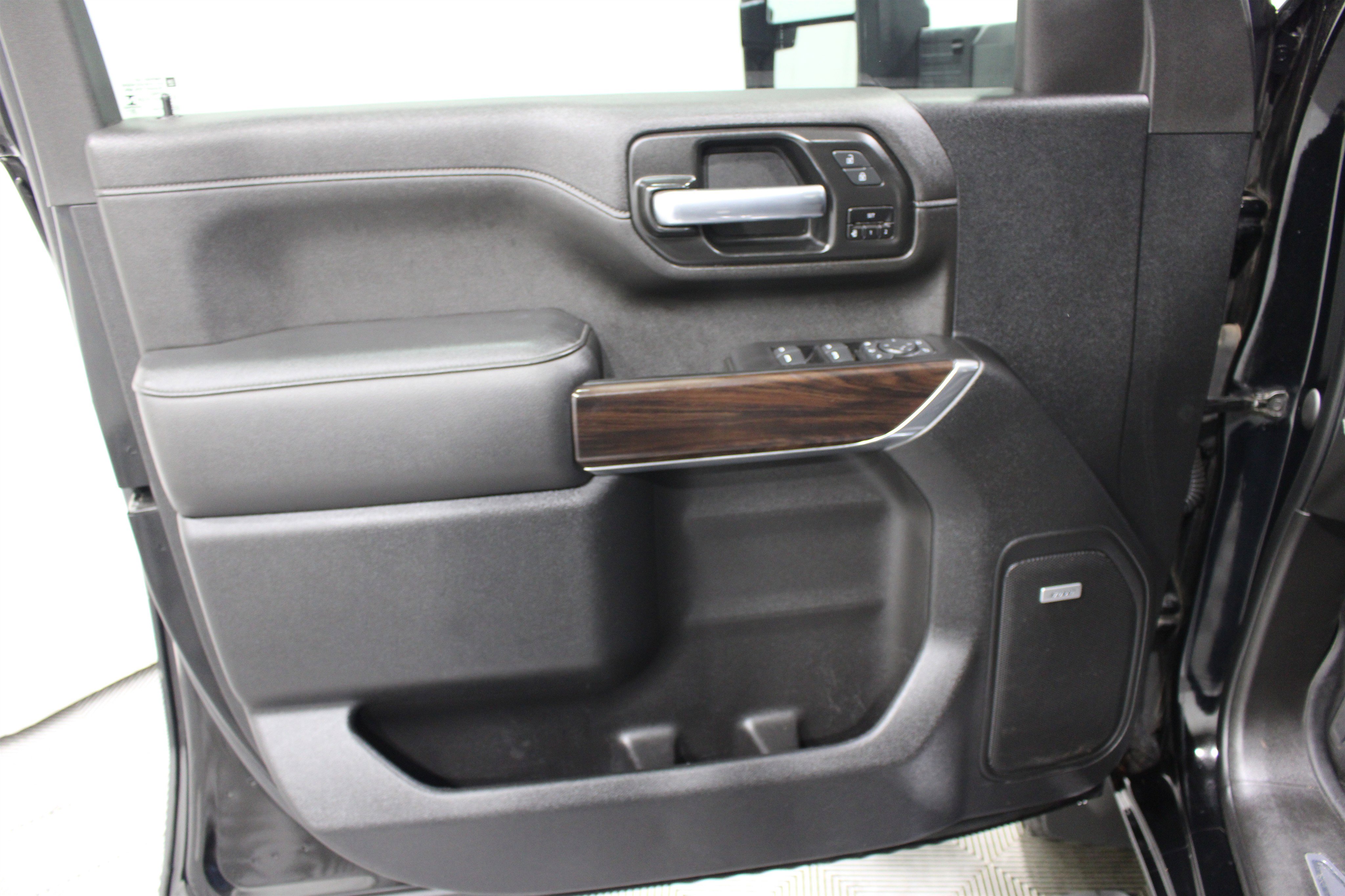 Used 2021 GMC Sierra 2500 SLT w/ SLT Preferred Package AWD/4WD image 6