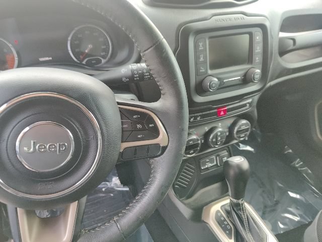 Used 2016 Jeep Renegade Limited FWD image 34