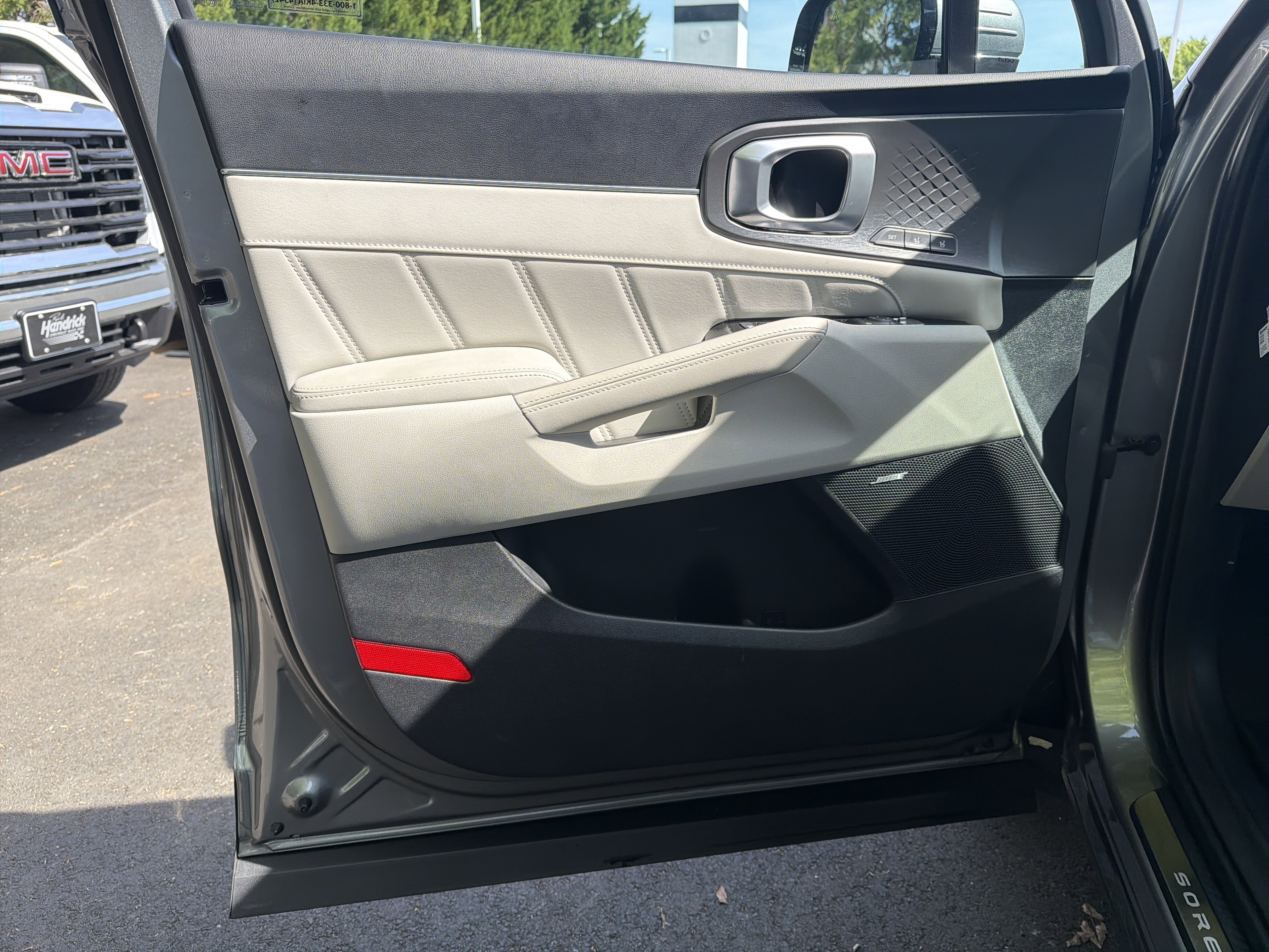 Used 2023 Kia Sorento SX Prestige image 14