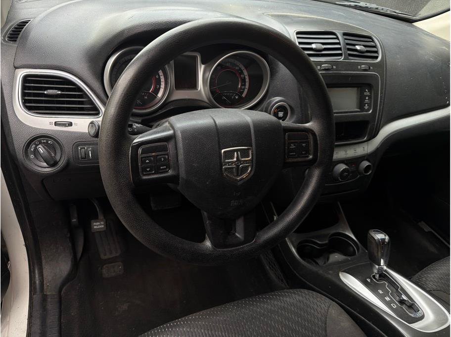 Used 2018 Dodge Journey SE w/ Blacktop Package FWD image 2