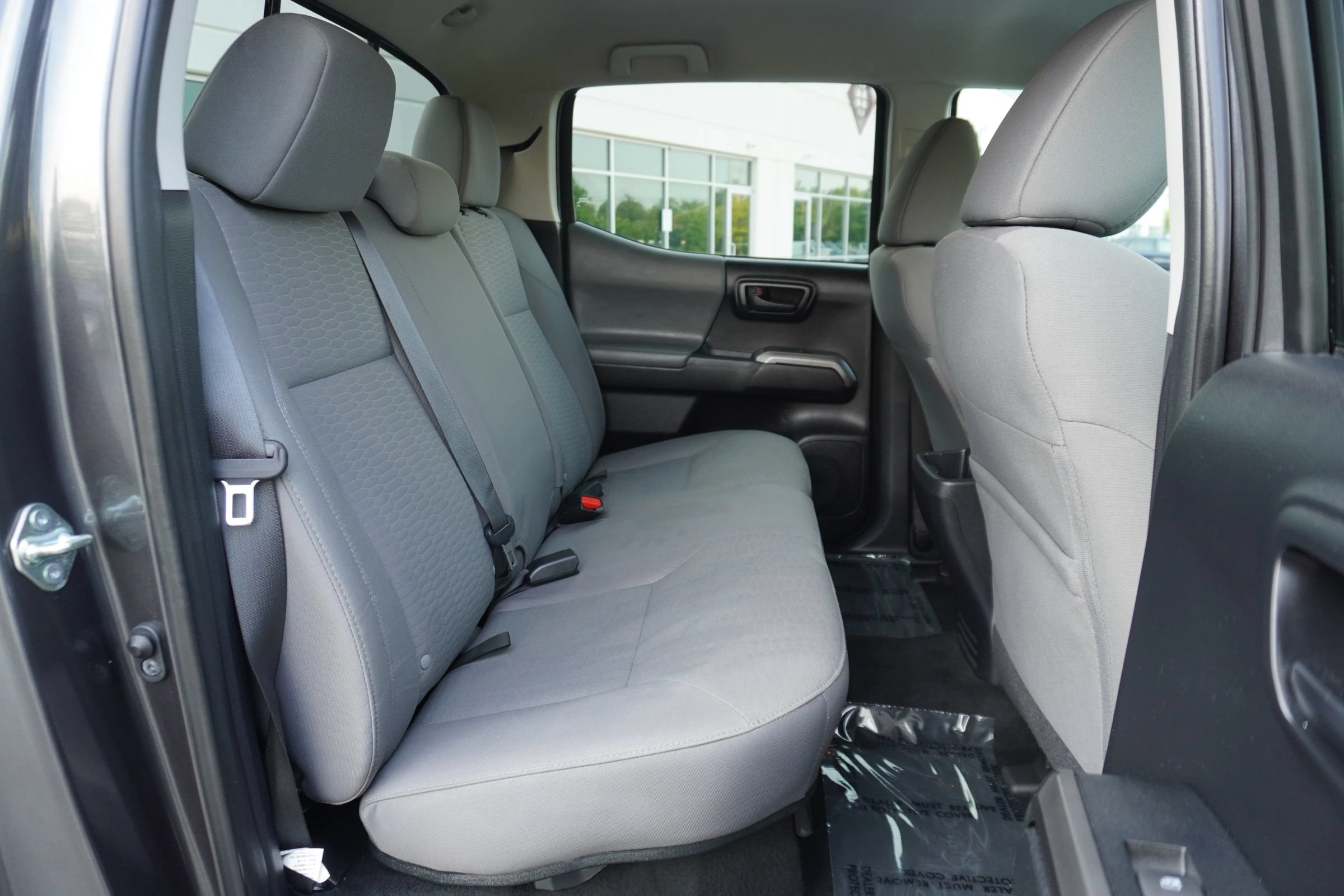 Used 2018 Toyota Tacoma SR5 AWD/4WD image 11