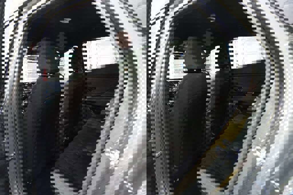 Used 2025 Hyundai Elantra Sport image 19