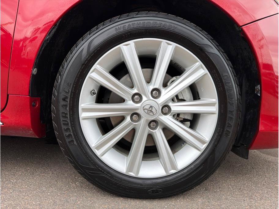 Used 2014 Toyota Camry XLE w/ Protection Package FWD image 24