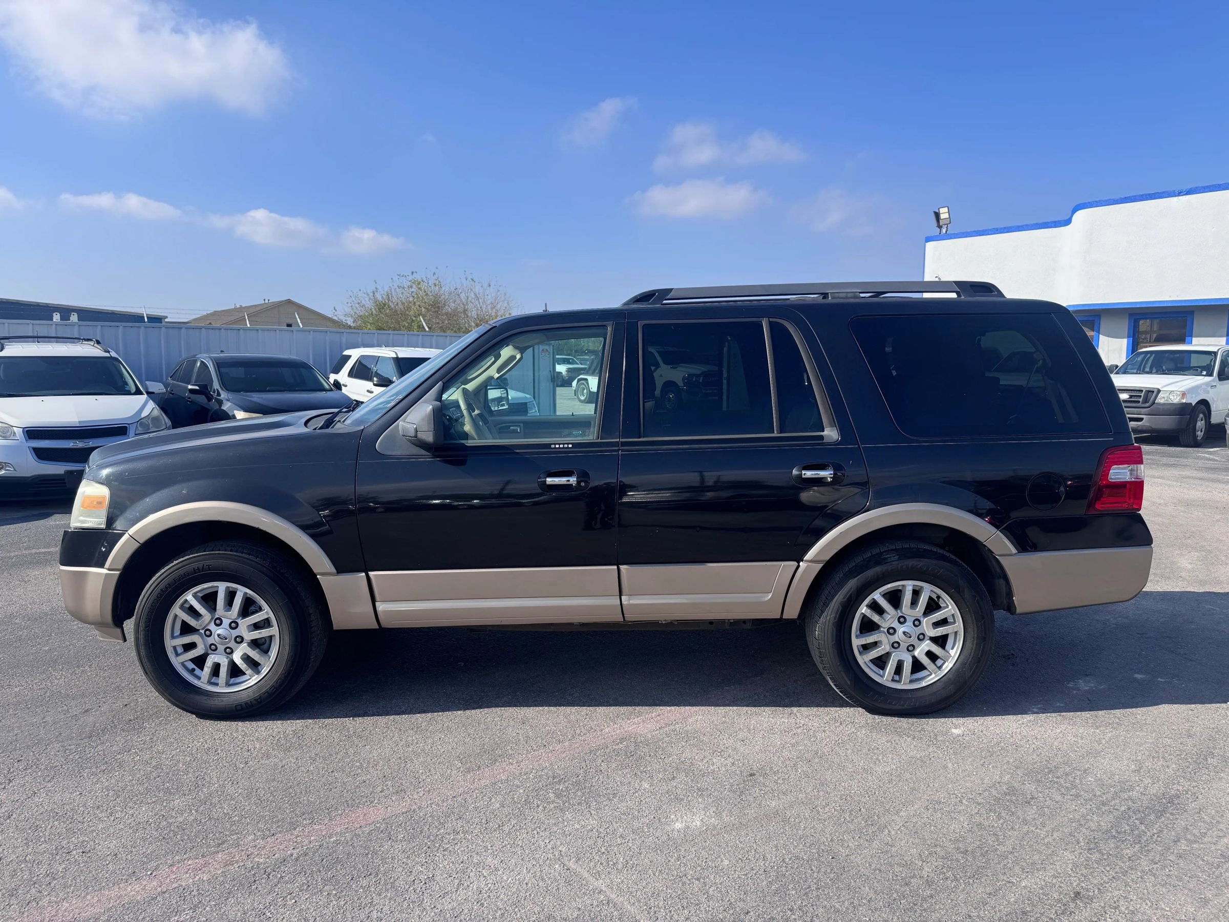 Used 2013 Ford Expedition XLT image 8