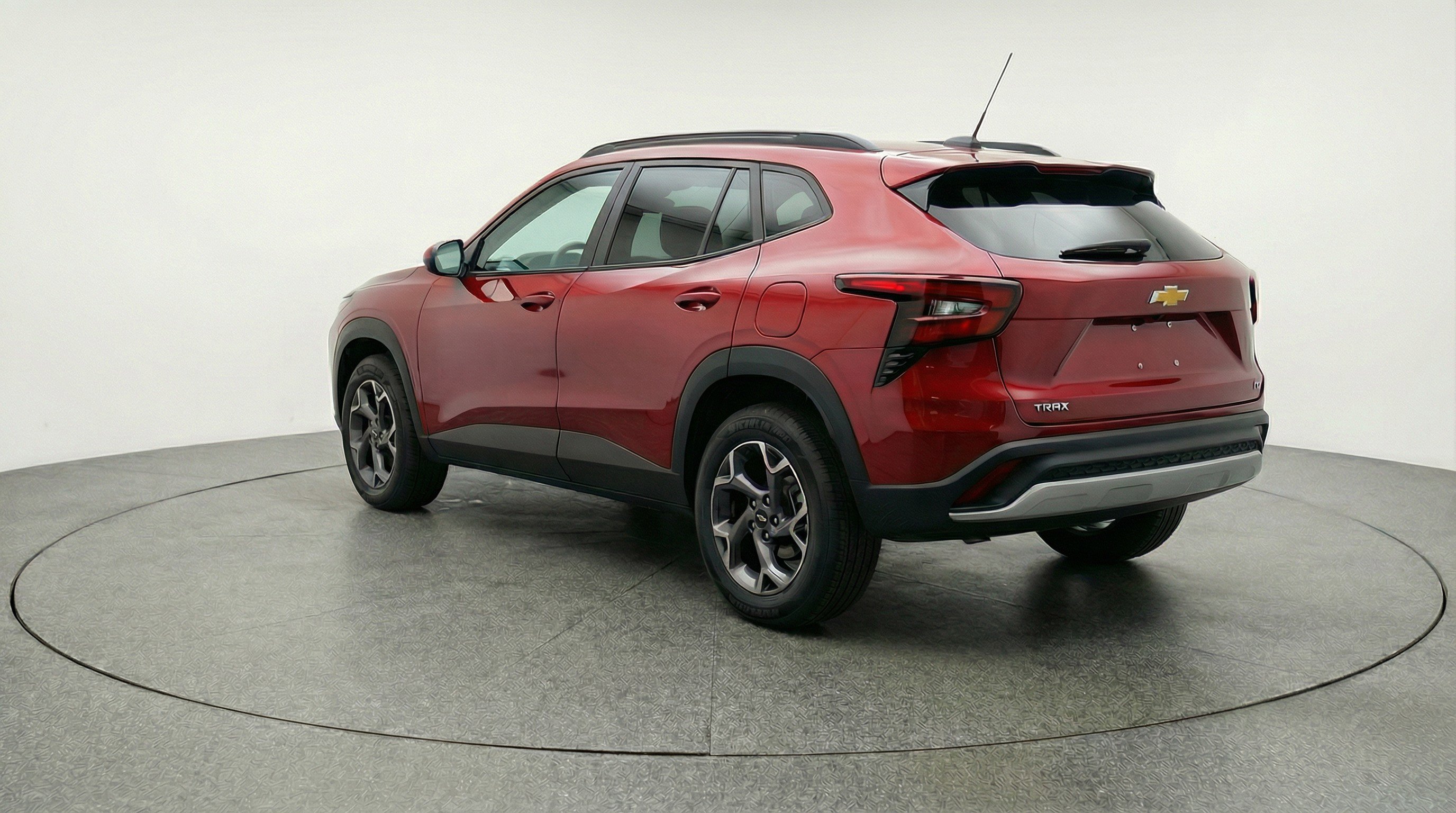 Used 2025 Chevrolet Trax LT FWD image 6