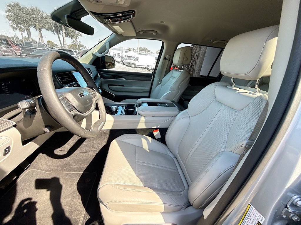 Used 2024 Jeep Wagoneer Series II w/ Flexible Seating Group RWD image 23