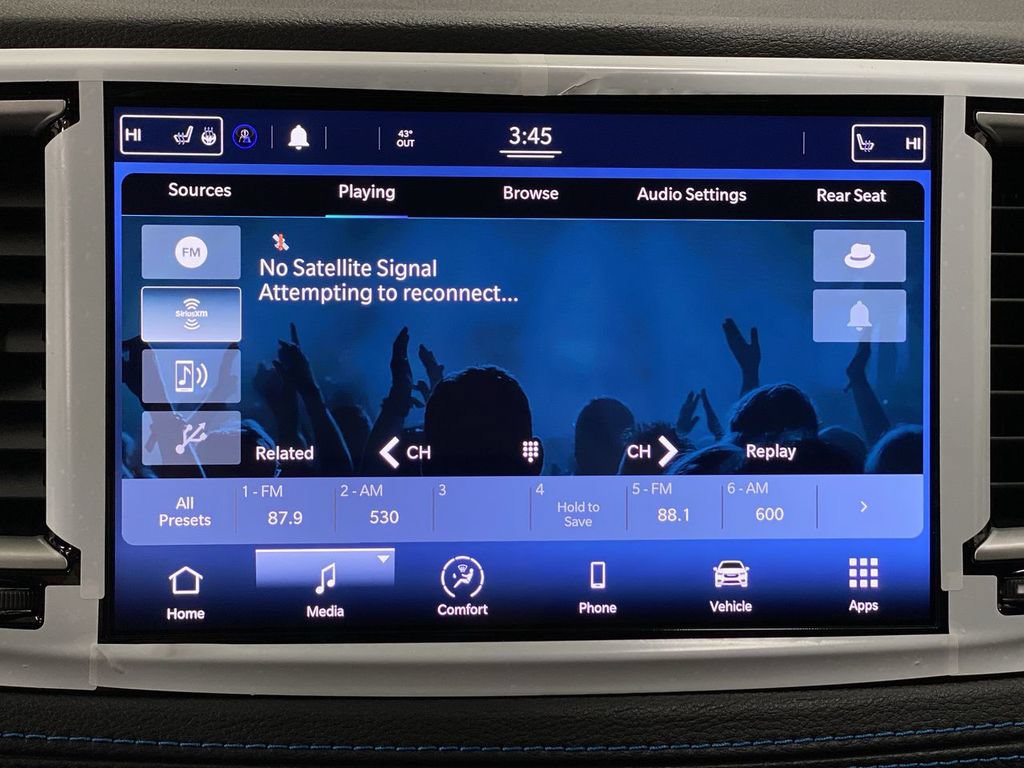 Used 2021 Chrysler Pacifica Touring w/ Uconnect Theater Family Group FWD image 16