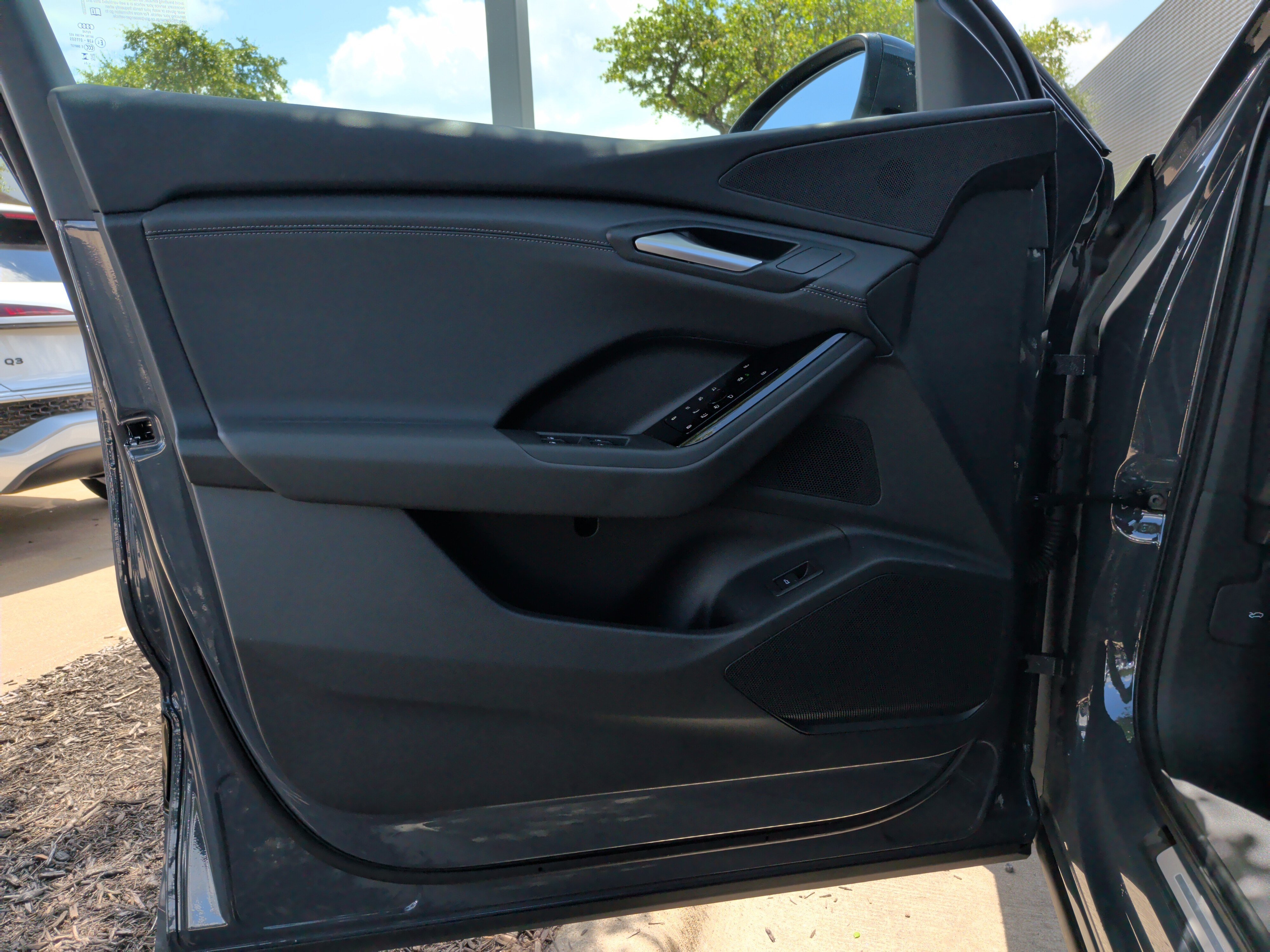Used 2025 Audi Q6 e-tron Premium w/ Convenience Package RWD image 14