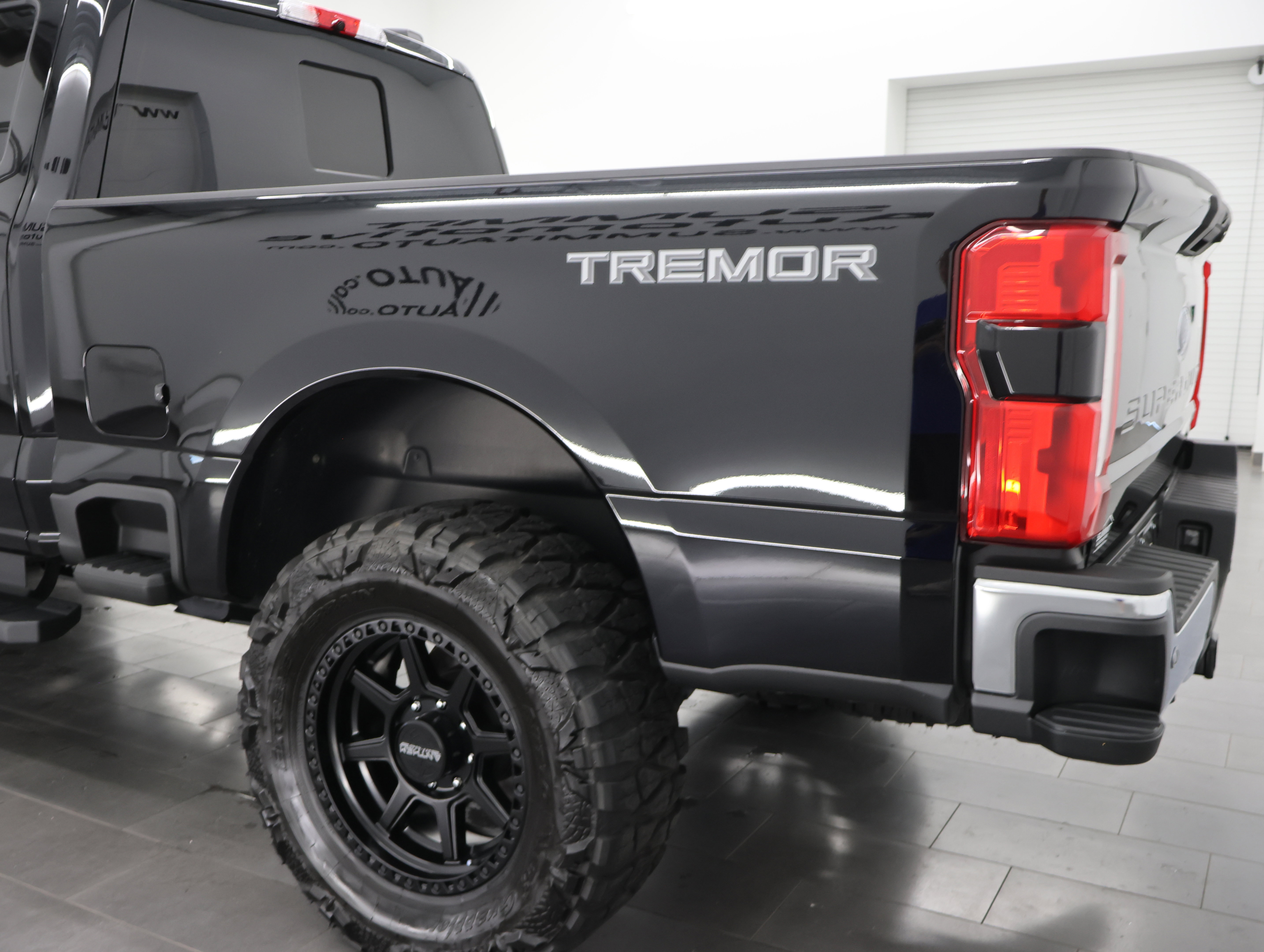 Used 2025 Ford F350 XLT w/ Tremor Off-Road Package AWD/4WD image 27
