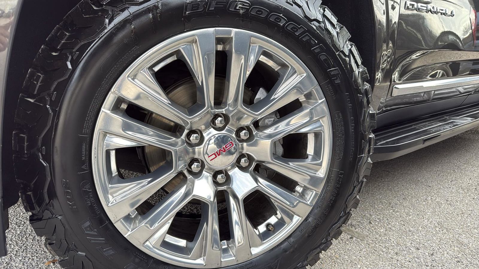 Used 2021 GMC Yukon XL Denali image 9