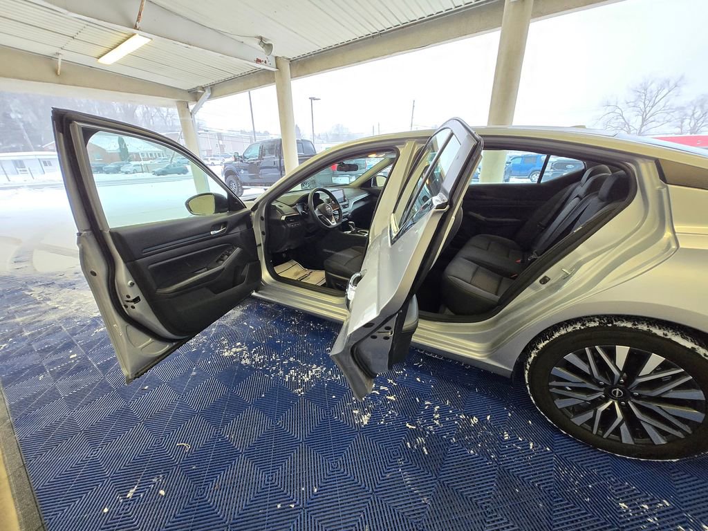Used 2024 Nissan Altima 2.5 SV image 23
