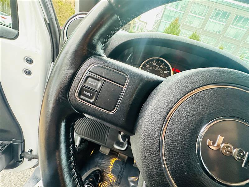 Used 2015 Jeep Wrangler Unlimited Sahara AWD/4WD image 6