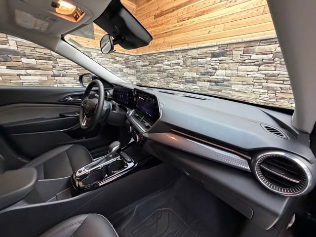 Used 2025 Chevrolet Trax ACTIV w/ Driver Confidence Package FWD image 15