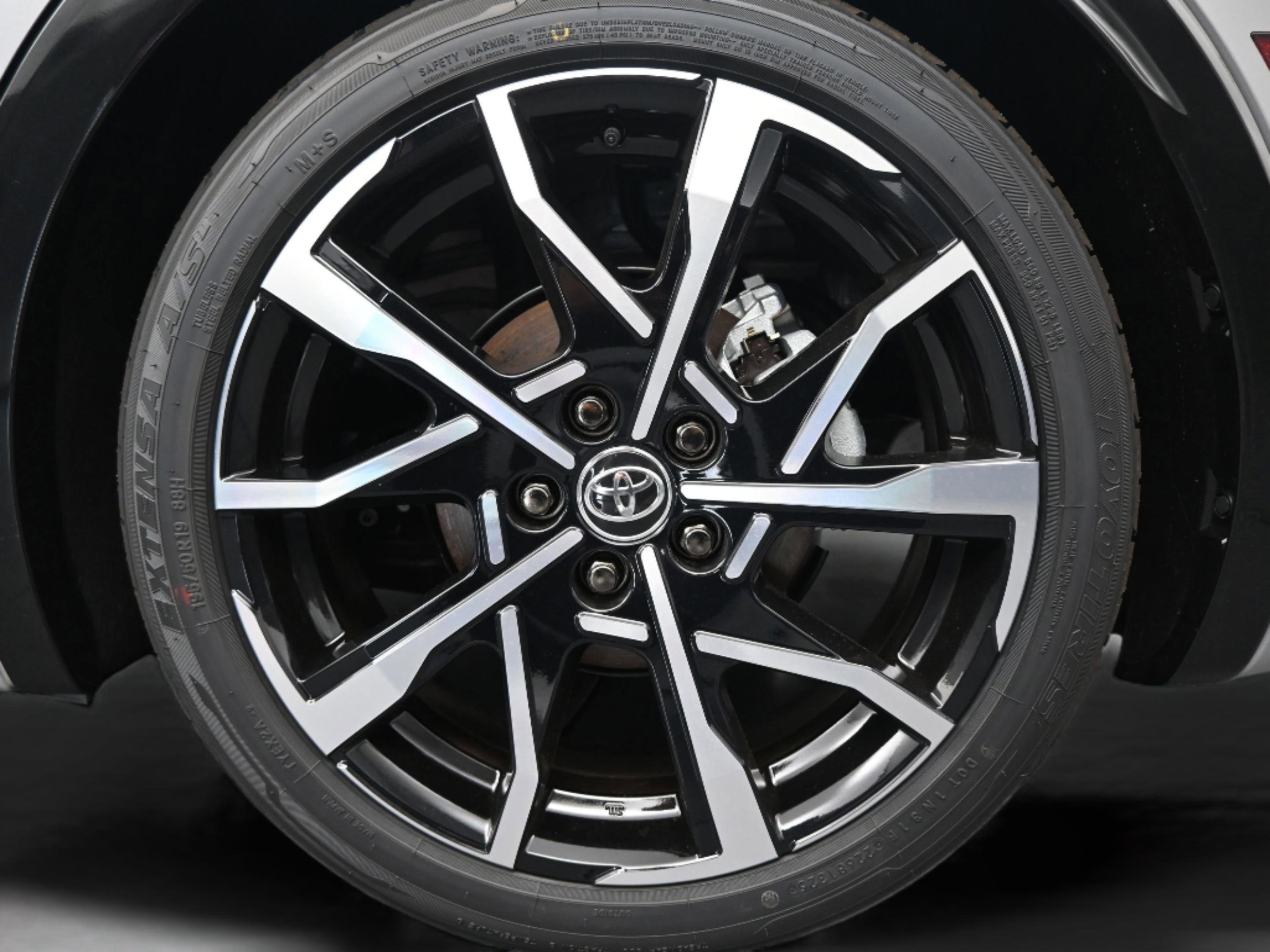 New 2025 Toyota Prius Plug-In Hybrid FWD image 35