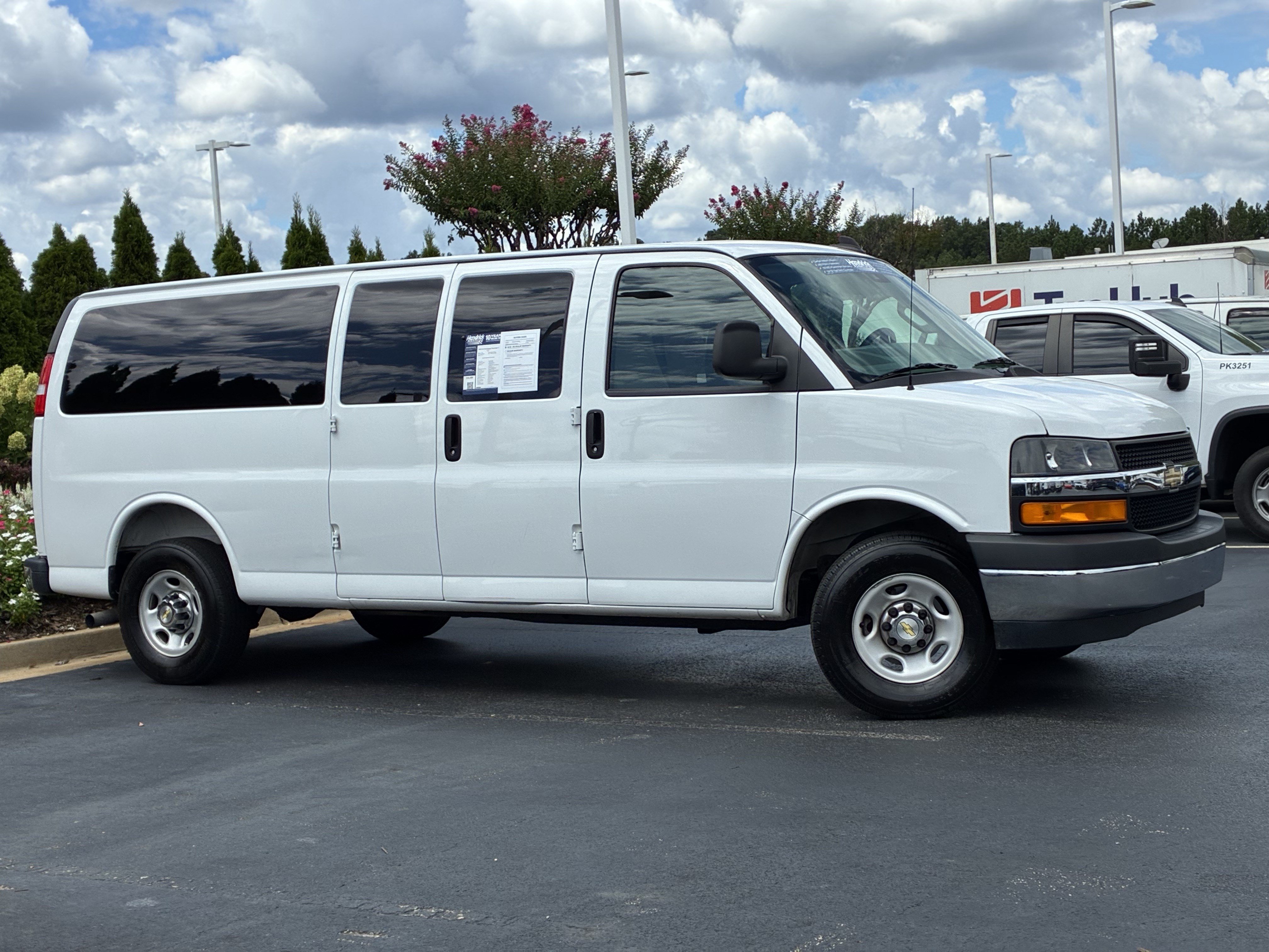 Used 2025 Chevrolet Express 3500 LT w/ LT Preferred Equipment Group RWD image 3