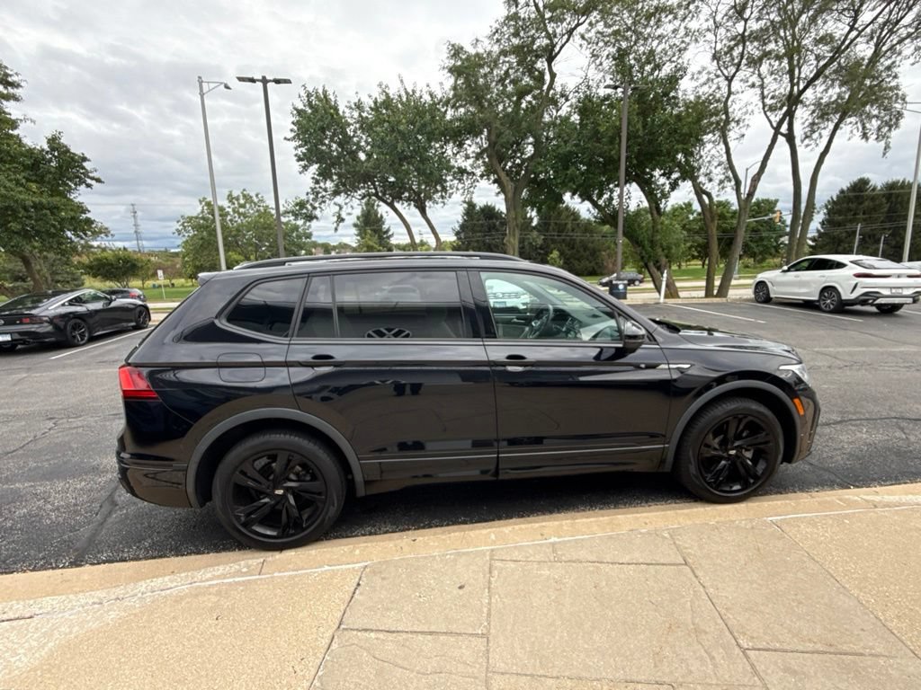 Used 2023 Volkswagen Tiguan SE R-Line AWD/4WD image 7