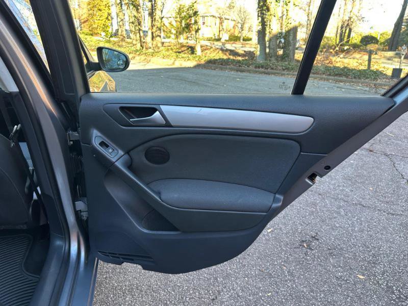 Used 2011 Volkswagen Golf 4-Door image 31