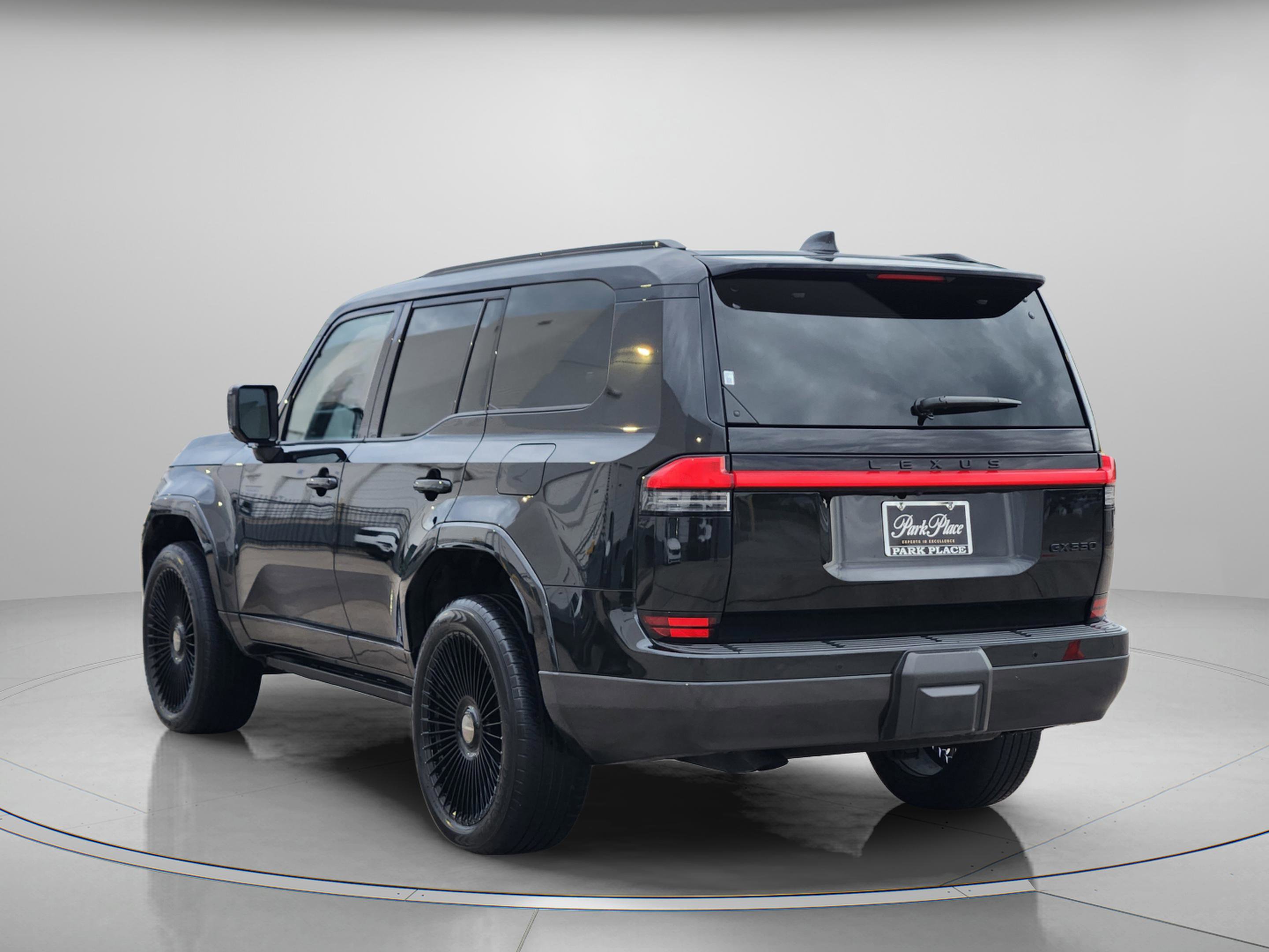 Used 2024 Lexus GX 550 w/ Accessory Package (Z1) AWD/4WD image 3