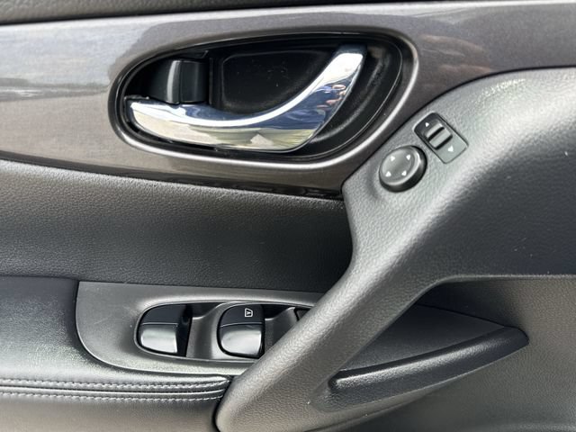 Used 2020 Nissan Rogue SV AWD/4WD image 22