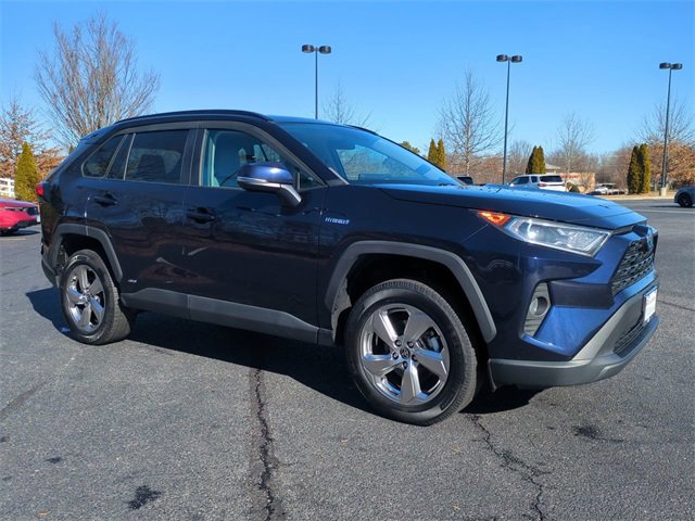 Used 2021 Toyota RAV4 XLE Premium image 2
