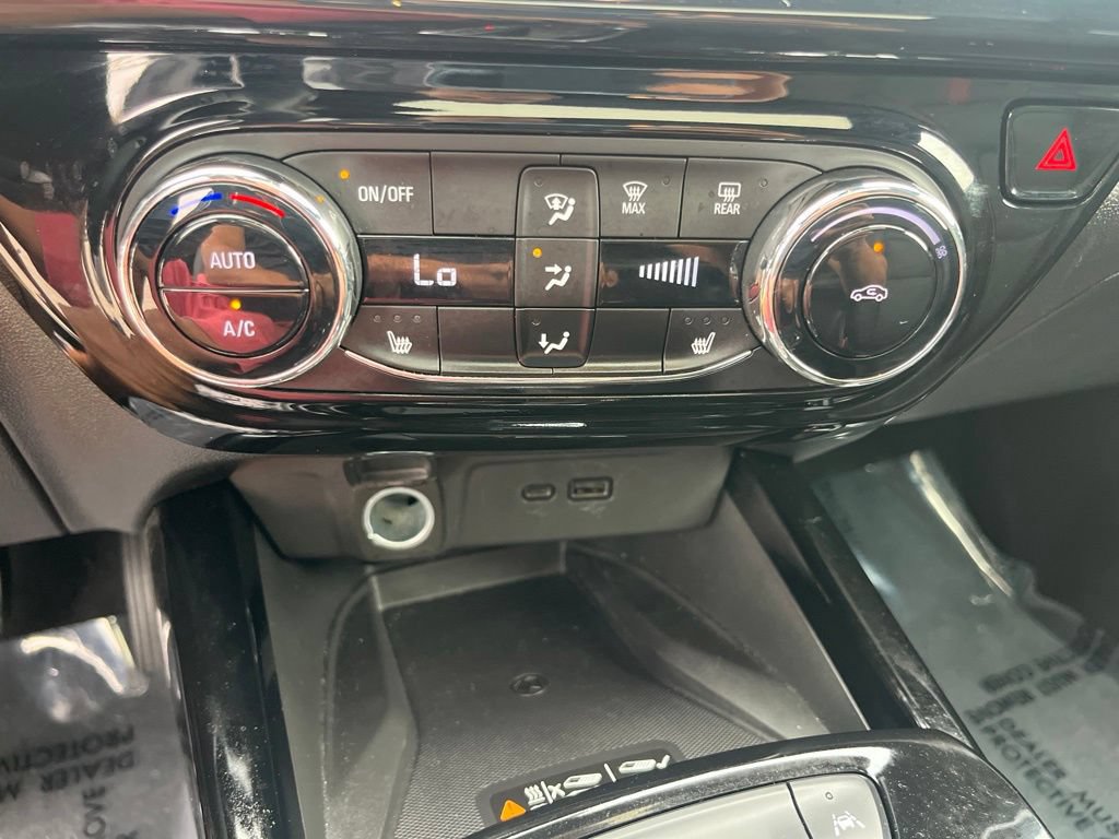 Used 2024 Chevrolet Trax RS w/ Sunroof Package FWD image 25