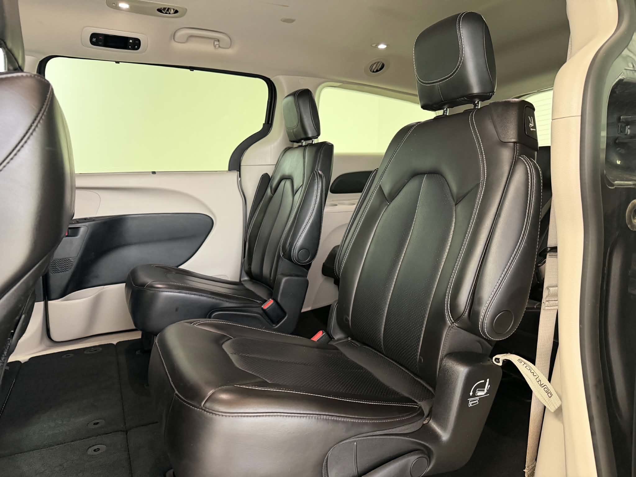 Used 2023 Chrysler Pacifica Touring-L FWD image 20