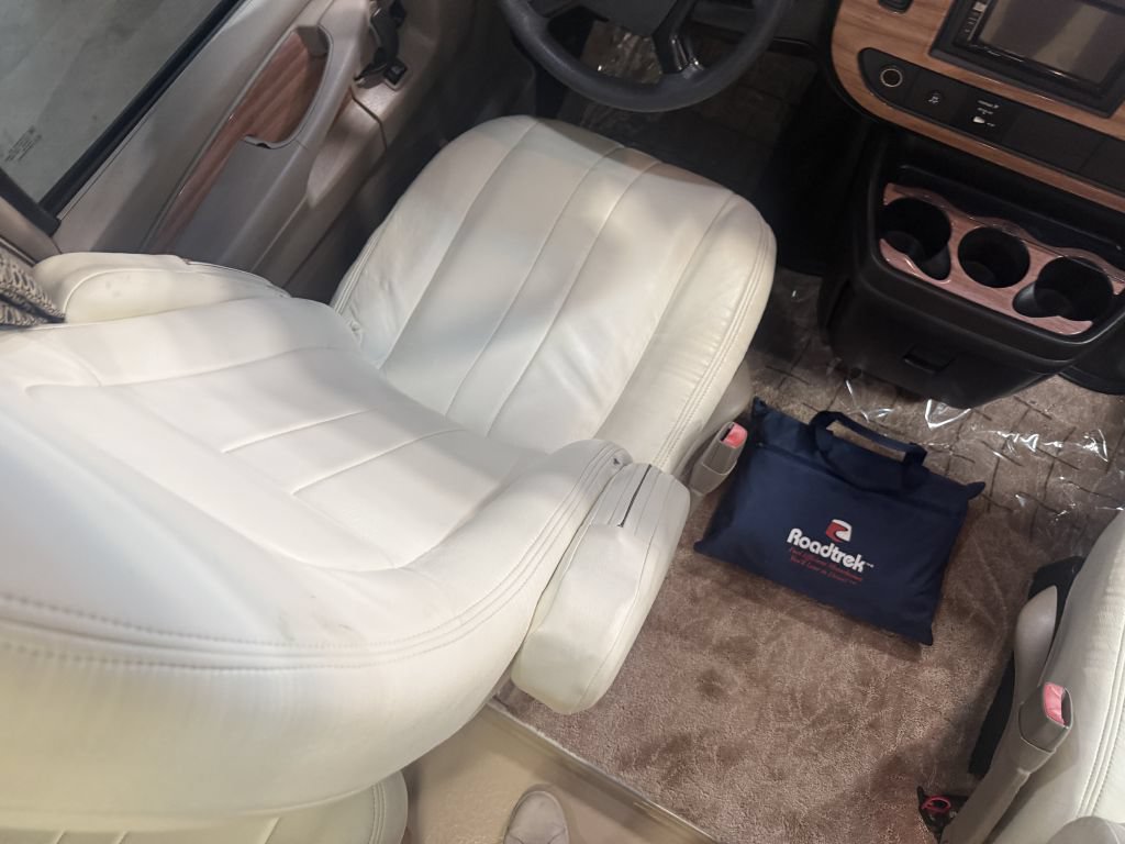 Used 2011 Chevrolet Express 2500 w/ Power Package RWD image 34
