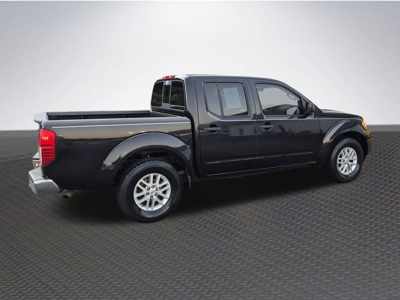 Used 2016 Nissan Frontier SV RWD image 4