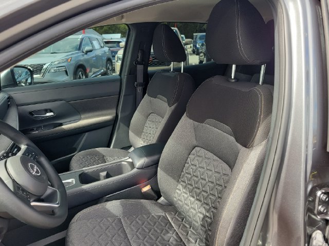 Certified 2025 Nissan Kicks SV FWD image 18