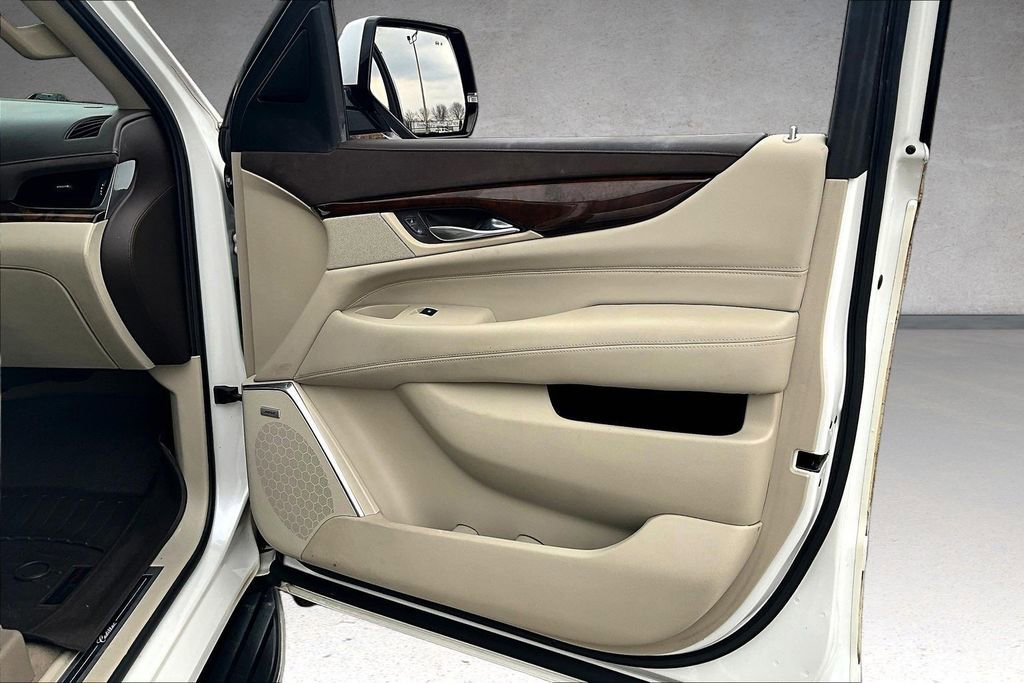 Used 2017 Cadillac Escalade ESV Luxury image 34
