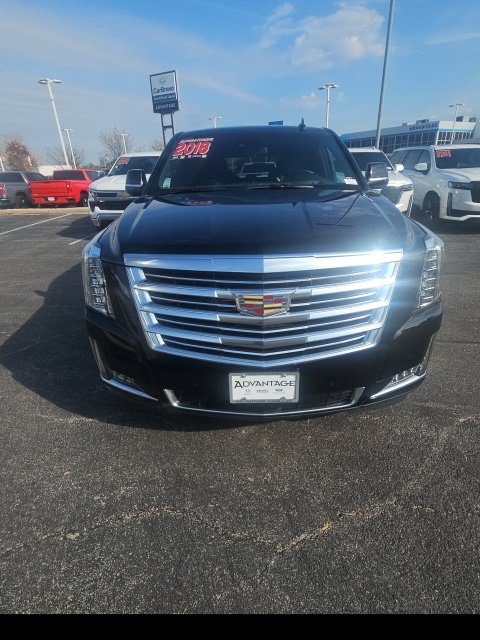 Used 2018 Cadillac Escalade Platinum AWD/4WD image 3