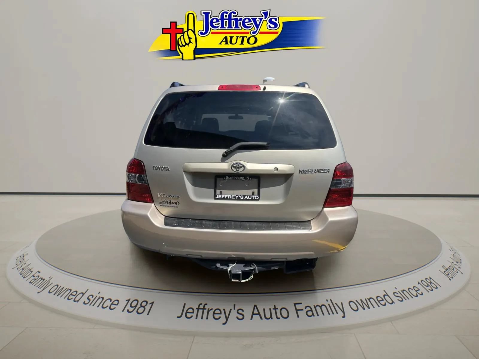 Used 2005 Toyota Highlander 4WD V6 w/ 3rd Row image 2